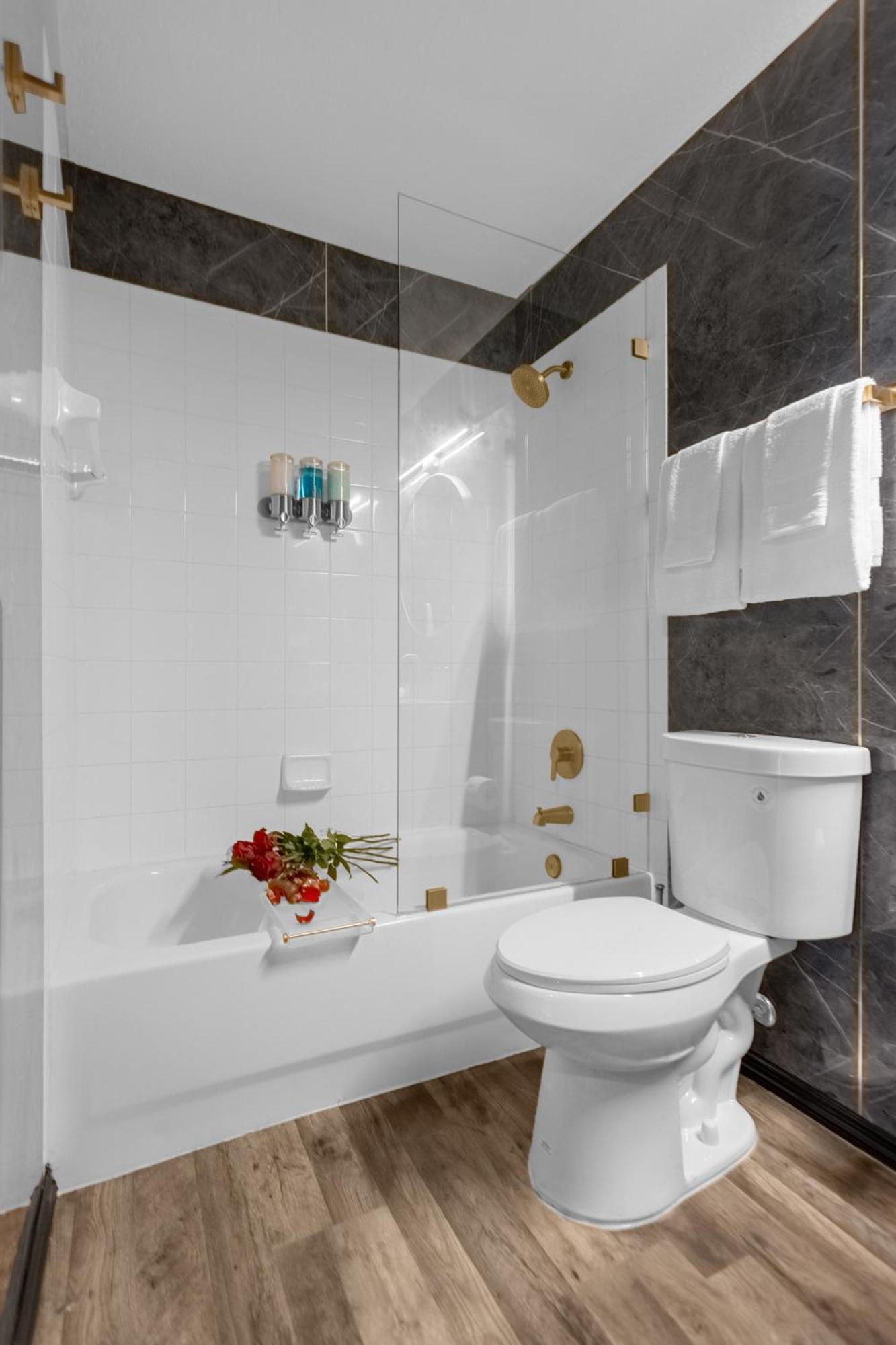 Isla Suites Davenport Esterno foto